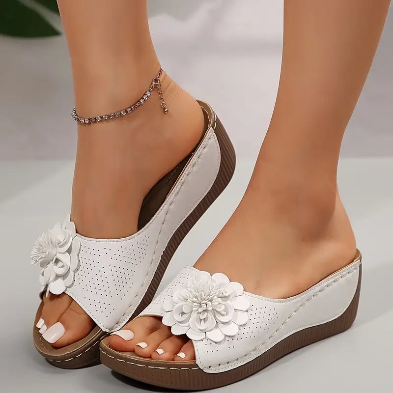 🎉Last day for limited time discounts🎉Women's Comfort Flower Slip-On Sandals(The more you buy, the higher the discount)