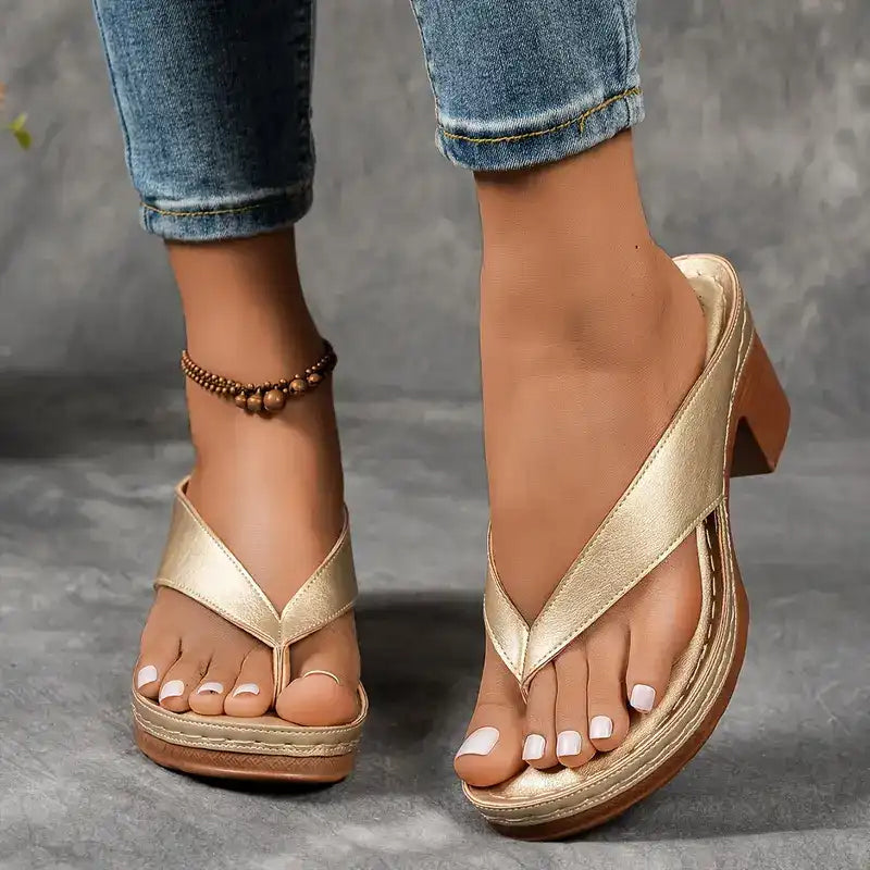 ⏳ Limited time 50% off! 💥Women’s Summer Chunky Heel Flip Flops(The more you buy, the higher the discount)